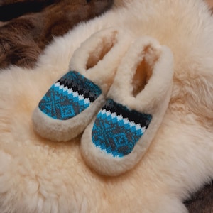 Women&#39;s slippers made of natural wool flip flops