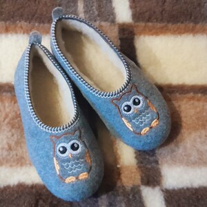 Women's Slippers Felt & natural sheeps wool embroidered owl image 3