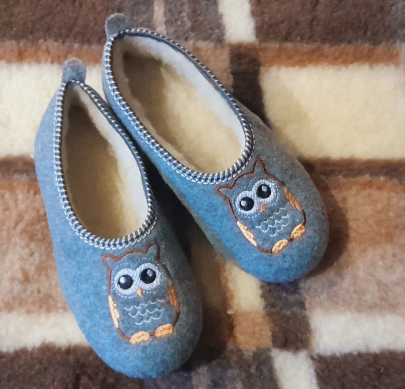 Women's Slippers Felt & natural sheeps wool embroidered owl image 3