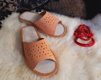 US Traditional women's slippers made of natural leather