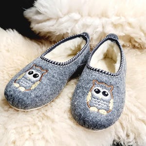 Gray Kids slippers, felt and natural wool , slippers for children , embroidered , sheep wool