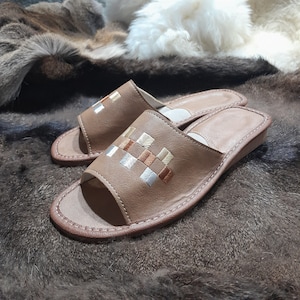 Women&#39;s slippers natural leather traditional genuine leather slippers embroidered squares