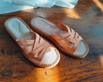Women&#39;s slippers / sandals genuine leather interwoven