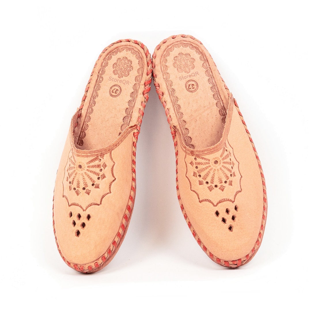 Women's Leather Slippers Traditional Stamping Patterns Highlander