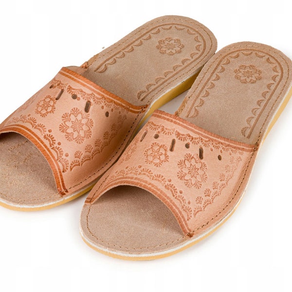 Traditional stamping patterns highlander women's natural leather slippers