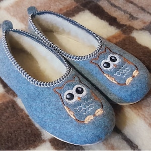 Women's Slippers Felt & natural sheeps wool embroidered owl image 1