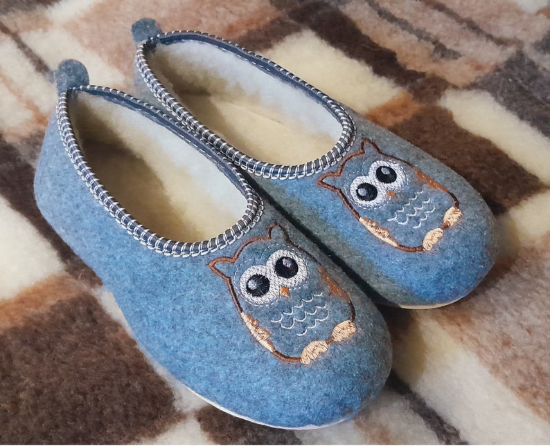 Women's Slippers Felt & natural sheeps wool embroidered owl image 1