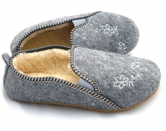 Women's Slippers Felt & natural sheeps wool embroidered flowers