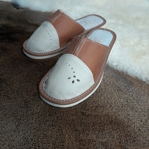 Women&#39;s slippers genuine leather interwoven