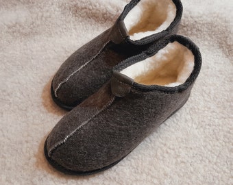 Pantuflas Hombre fieltro oscuro y lana natural de oveja