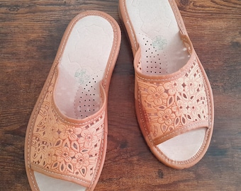Women&#39;s slippers Genuine Leather, Leather Sandals beautiful unique flower theme