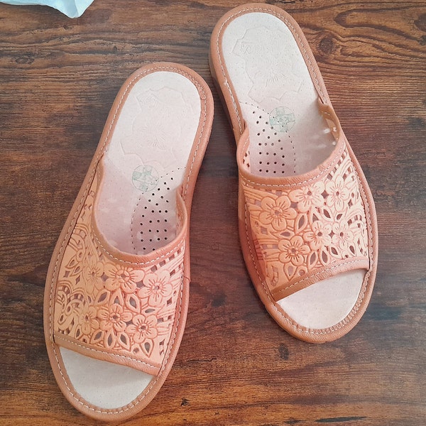 Pantuflas de piel hechas a mano, sandalias con estampado floral, zapatos de interior únicos