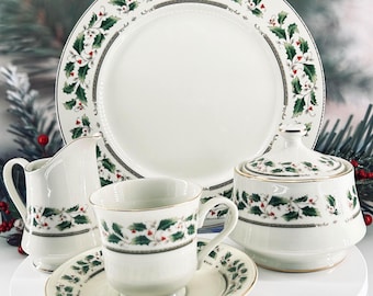 Vintage - Royal Limited – "Holly Holiday" Christmas Dinnerware Collection – Vintage Holiday Tableware