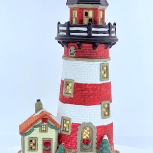 Vintage - Santa’s Workbench Collection - Towne Series “Bayside Lighthouse” - 2001 - Lighted Christmas Village Building