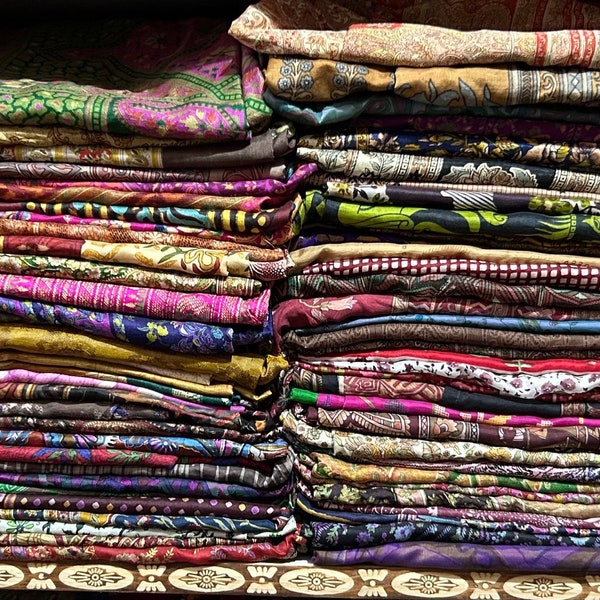 Riesige Fat Quarter Bundle 100% reine Seide Stoff Scrap Bundle Square Cut Seide Scrap Vintage Seide Sari Fat Quarter Bundle Riesige Menge Seide Saree