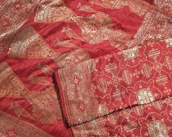 Vintage Kanjivaram Silk Saree: Handwoven Indian Fabric, 5 Yard