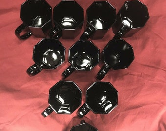 Zestaw 10 kubków w kształcie ośmiokąta z kolekcji Arcoroc France Octime Black o wysokości 3 7/8”