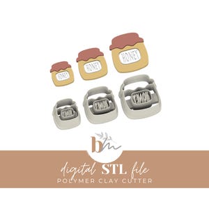 Könnte beinhalten: Ein Set mit fünf Honigtopf-förmigen Polymer Clay Cuttern. Die Cutter sind in verschiedenen Größen und haben den Schriftzug "Honey" auf der Vorderseite. Die Cutter sind aus hellgrauem Kunststoff.
