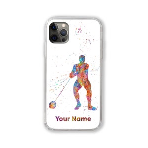 Peut inclure: Une coque de téléphone transparente avec une illustration aquarelle d'une personne lançant un marteau. L'illustration est dans des tons de bleu, vert, rose, orange et jaune. Le texte "Your Name" est imprimé au bas de la coque.