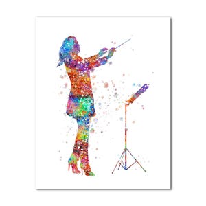 Może przedstawiać: Aquarela przedstawiająca dyrygenta prowadzącego orkiestrę. Dyrygent jest przedstawiony w kolorowym, abstrakcyjnym stylu, z batutą w ręku i stojakiem na nuty w tle.