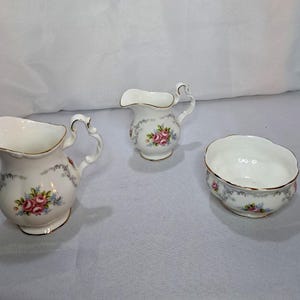 Royal Albert American Beauty Creamer Sugar Bowl Tray Set – Vintage Bone China – Pink Roses – Made in England – Tea Party Decor