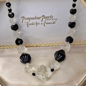 Collier ras de cou Art déco vintage des années 1930 Collier en perles de verre noir et blanc des années 1920 Collier grand collier Collier tendance élégant