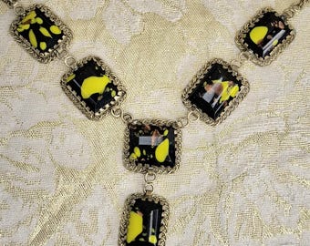 Art Deco Schwarz und Gelb Glasperlen Halskette Vintage Schmuck Tschechisches Glas Gothic Lariat Halskette Lavaliere Y Halskette Antiker Schmuck Boho
