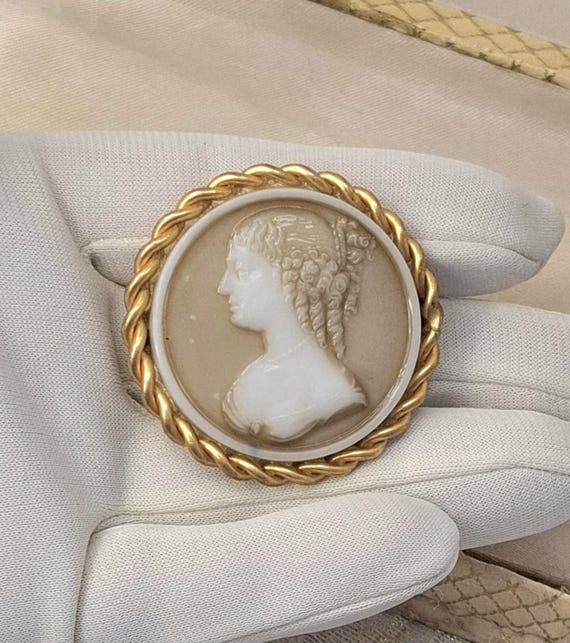 1920 cameo brooch