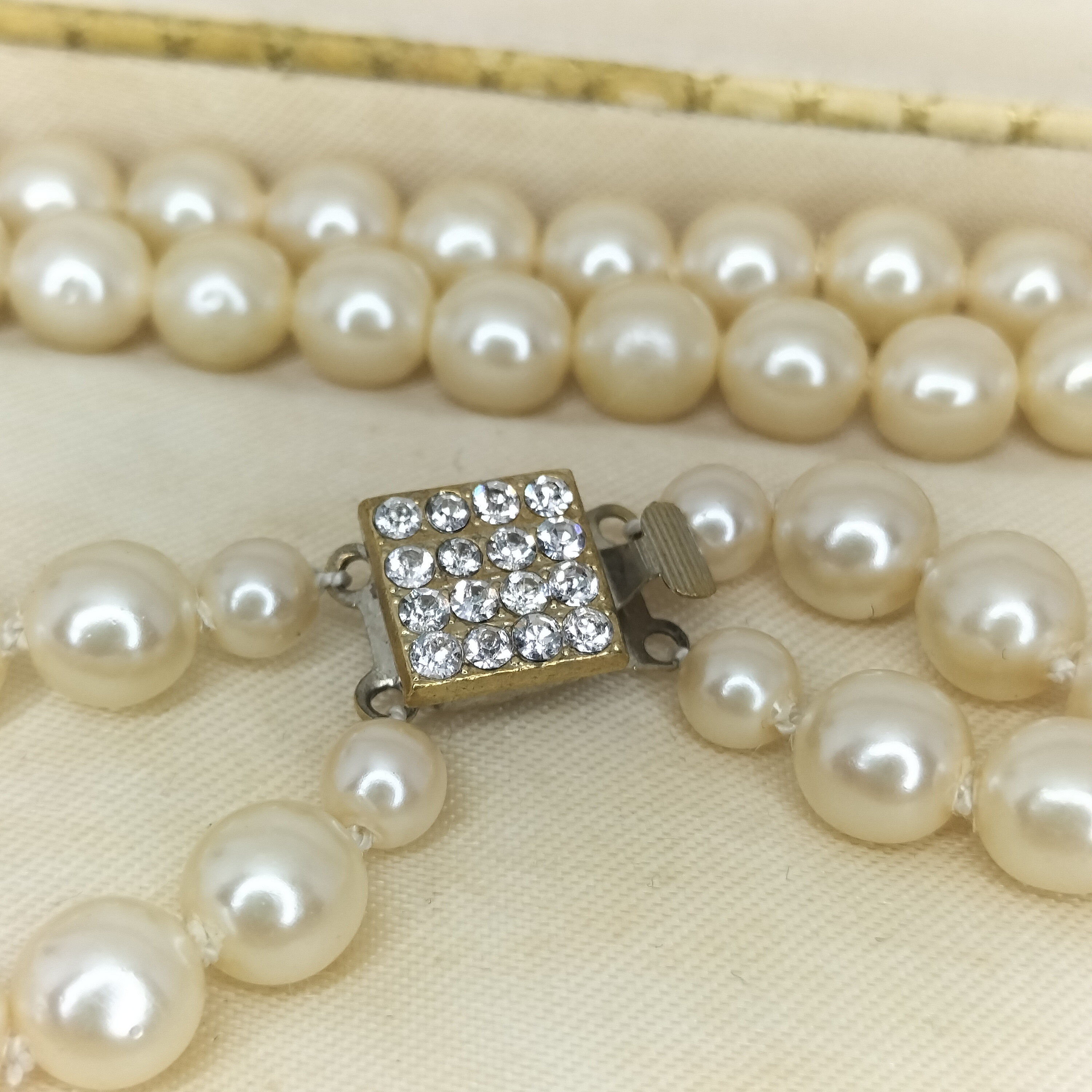 Vintage Pearls For Girls Sparkly Clasp 1950s Pearl Necklace Pearl vintage-pearls-for-girls-sparkly-clasp-1950s-pearl-necklace-pearl