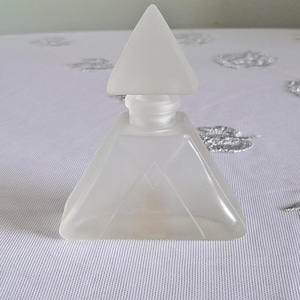Vintage Perfume Bottle Triangular Retro Refillable Perfume Bottles Art Deco Glass Perfume Bottle Scent Bottle Empty Perfume Bottle Elegant
