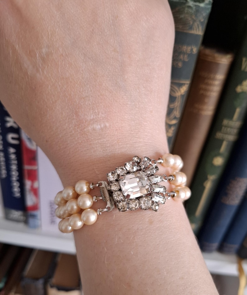Vintage Perlenarmband Upcycled 1950er Jahre Art Deco Stil Perle Faux-Perlen Hochzeitsschmuck Vintage-Armband Altes etwas Neues Bild 1