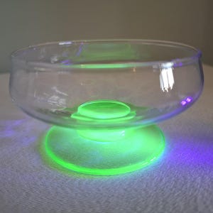 Uranium Glass Dessert Bowl Green Glass Collectible Retro Small Footed Bowl Candy Dish Trinket Dish Vaseline Glass Ice Cream Sundae Cup