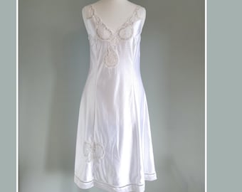 1980s Vintage Nightie White Lace Lingerie Wedding Nightgown