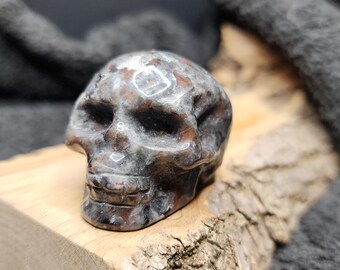 1.25 Inch Yooperlite Skull - UV Reactive Hand-Carved Crystal Skull