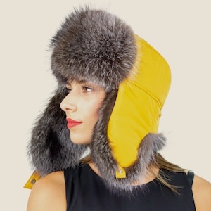 Gelbe Satin Trappermütze, Pelzmütze für Männer & Frauen, Wintermütze mit Ohrenklappen. Pelzmütze zum auffallen, passt super, Geschenkidee