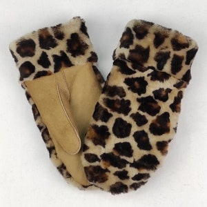 Beige Sheepskin & wool Printed Sheepskin Mittens . Natural lambskin mittens for women . Great fit , easy to put on and off. Mittens