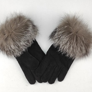 Zwart suède schapenvacht handschoenen met zilvervos. Bonthandschoenen voor dames. Cadeau-idee voor haar. Maak het perfecte cadeau voor je handen. Winterhandschoenen