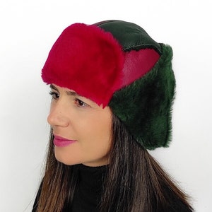 Two-coloured Sheepskin aviator hat, trapper hat for women. Hat with earflaps & leather strings. Ideal fit, easy to wear.