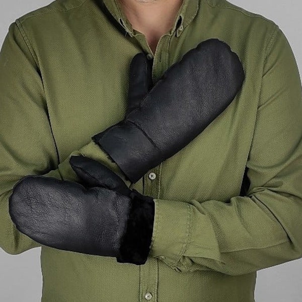 Schwarze Handschuhe aus Lammfell Schaffell. Ein hervorragendes Paar Lammfell-Fäustlinge, um kalte Wintertage zu ertragen. Geschenk für Sie & Ihn, Unisex Handschuhe für den Winter