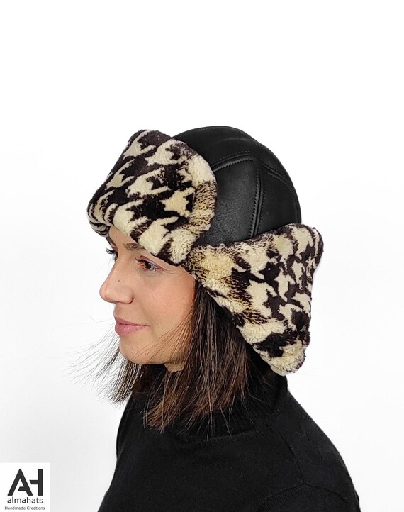 Black Sheepskin Aviator Hat & Mitten Set: Printed Beaver Fur  display picture 2