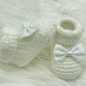 SPECIAL OFFER 6-12 Baby Booties with bow.