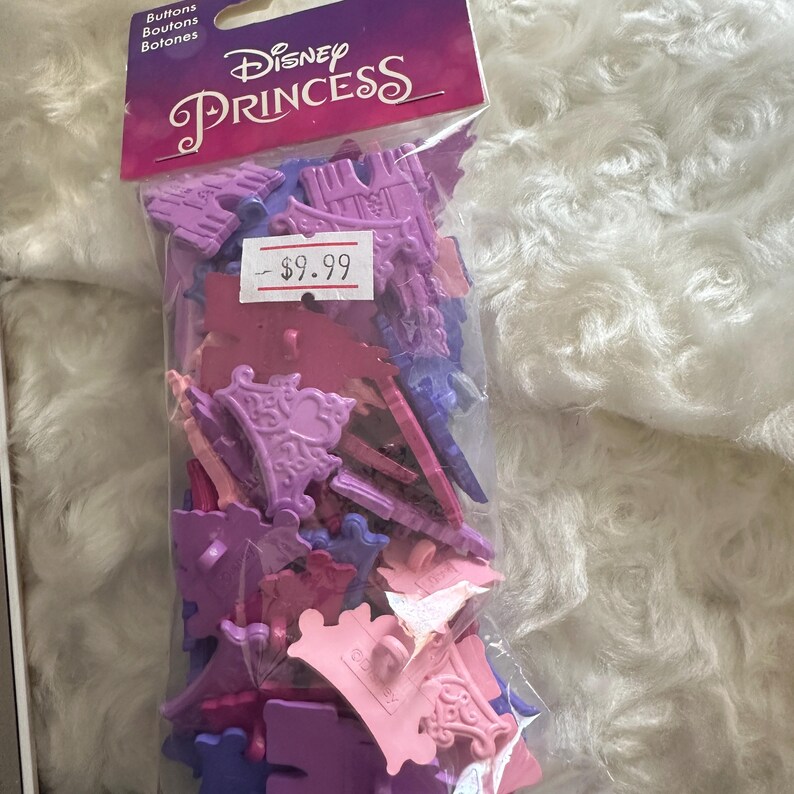 Assorted Buttons. Choose a Pack DISNEY PRINCESS