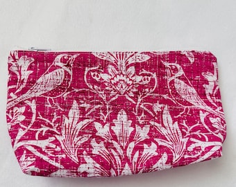 Bolsa con cremallera floral rosa / Neceser para cosméticos y artículos de tocador hecho a mano / Neceser de maquillaje de tela acolchada / Organizador de viaje