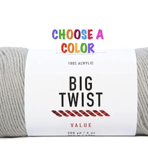 Puede incluir: Un ovillo de lana Big Twist Value gris claro. La etiqueta dice "Elige un color" en colores del arcoíris. La etiqueta también dice "100% acrílico" y "380 yd / 170 g".