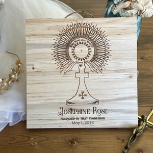 First Communion Personalized Wood Art Sign Catholic Kid Gift Monstrance with Eucharist Catholic Home Decor Religious Godchild Gift for Kid