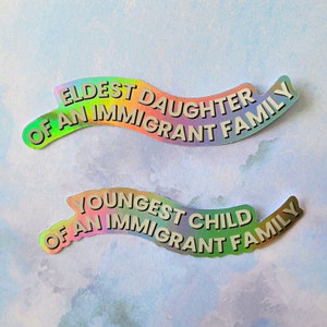 Hija mayor, hijo más joven, pegatina de vinilo holográfica de familia inmigrante / coreano americano, serie Children of Immigrant