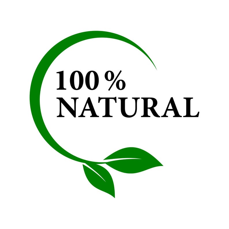 Pu&ograve; includere: Logo circolare verde con la scritta nera "100% NATURAL". Il logo include un design a foglia verde in basso e una linea verde curva in alto, il tutto su sfondo bianco. Ideale per prodotti naturali.