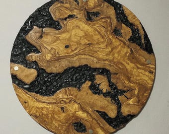 Escultura de arte de pared de borde vivo a medida, madera de olivo, resina, imagen, decoración del hogar por Arklight Design