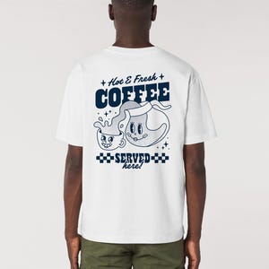 Koszulka HOT & FRESH COFFEE | Koszulka unisex | Koszulka z grafiką | Koszulka z kreskówką retro | Słodka koszulka | Prezent kawowy | Espresso | Koszulka śniadaniowa