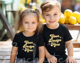Bella Canvas 3001T Hermano Camiseta negra Mockup Modelos Niño Niño Niña Hermano Hermana Camiseta Mock up Childs Shirt Kids Friends Tee Mockup